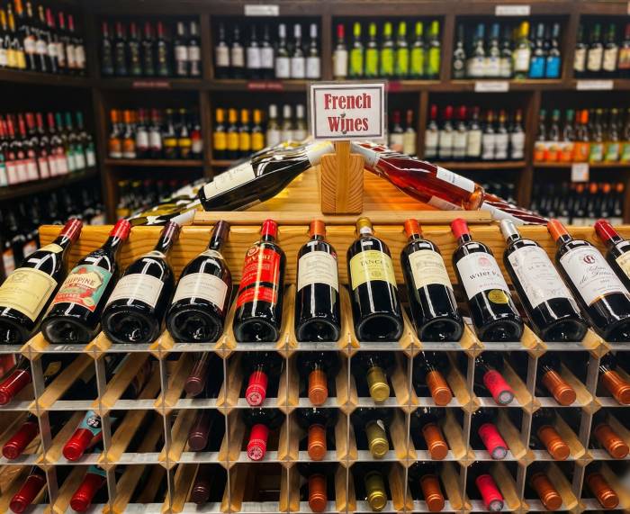 $30 Billion Monthly Tariff Windfall Fuels U.S. Deficit Fight as Wine Imports Face 30% Price Surge