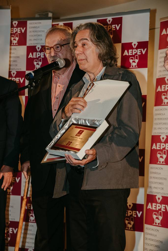 Joaquín Gálvez Bauzá recibe el premio Vino es Cultura 2025 por su labor divulgativa