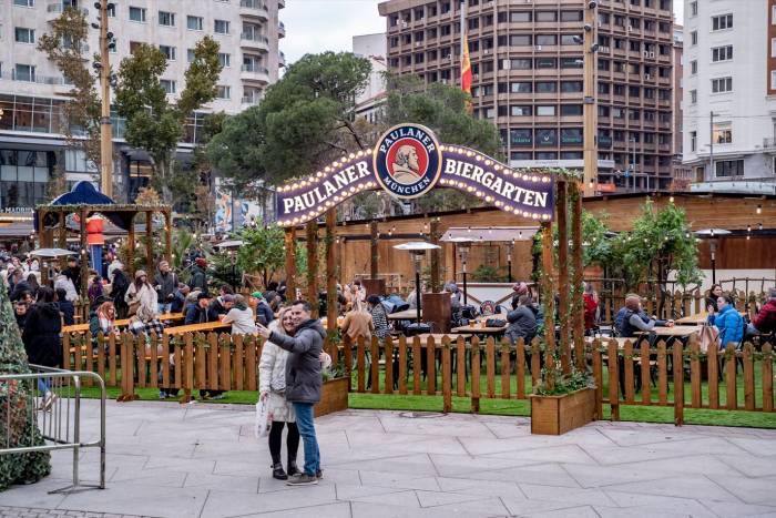 El Biergarten de Paulaner regresa a Plaza de España como cita imprescindible de la Navidad madrileña