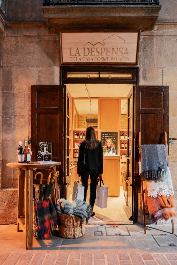 La Despensa de La Casa Cosme Palacio lanza una cesta gourmet navideña con productos locales y personalizables