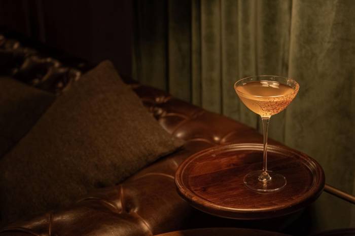 Jack’s Club abre en Madrid con coctelería de autor y ambiente británico en una antigua iglesia del siglo XVIII