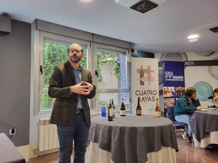 Alumnos de Alcazarén accederán a prácticas en Bodega Cuatro Rayas tras renovar su acuerdo de colaboración