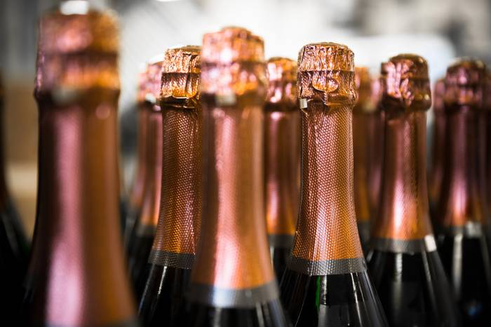 Sparkling Wine Bottle Weight Drops by 21 Grams, Cutting 294,000 Tonnes of Carbon Emissions