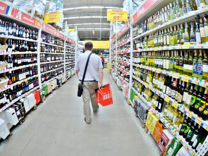 Global Wine Consumption Hits Historic Low as Only 4% of Buyers Trust Medals, Peer Reviews Dominate Choices