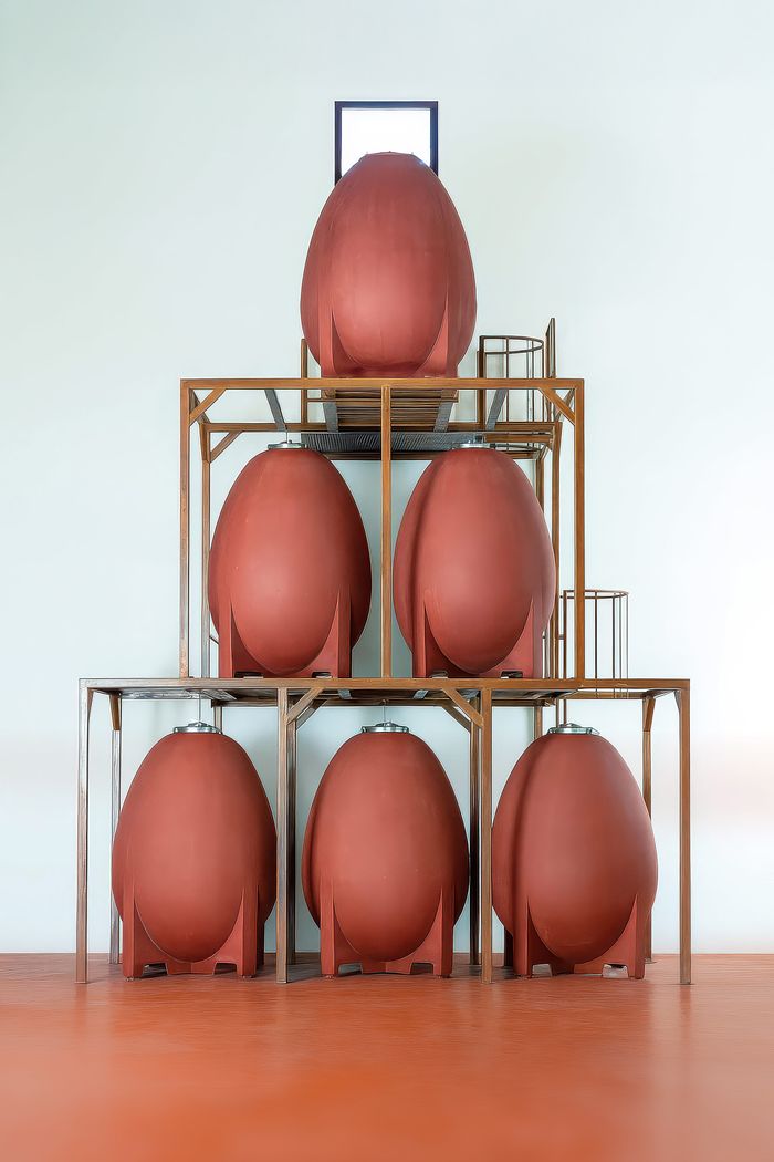 Un proceso único reconocido por la Unión Europea redefine el concepto de maduración y conservación del vino.