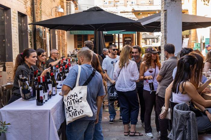 Más de 350 personas celebran la primera edición de URbanitas del Vino en Valencia