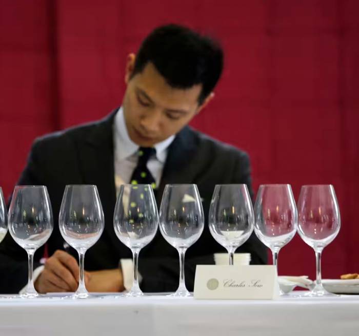 China’s Wine Consumption Plunges 25 Percent as Industry Shifts Toward Premium Bottles and Digital Sales