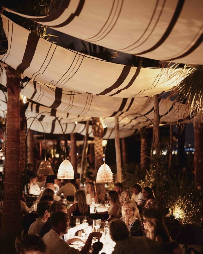 Playa Soleil prepara una despedida de temporada con eventos musicales y gastronómicos en Ibiza