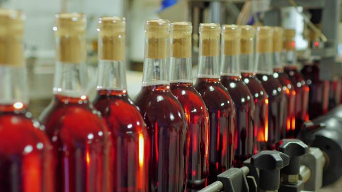 El comercio mundial de vino cae un 2,3% en valor y un 3,7% en volumen en el primer semestre de 2025