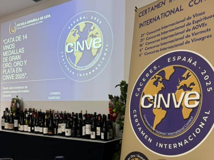 Catorce vinos y espumosos premiados en CINVE 2025 protagonizan una cata didáctica en la Escuela Española de Cata