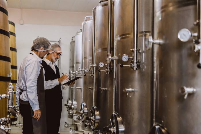 Autolysis Shapes Modern Winemaking as Producers Seek Balance Between Complexity and Authenticity