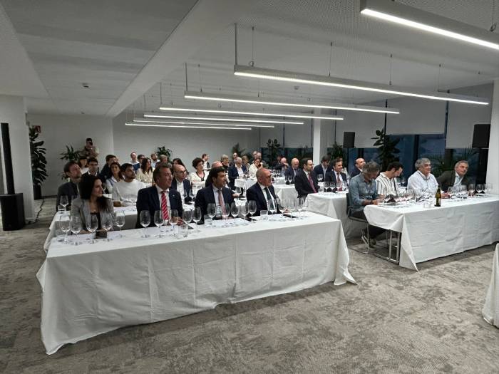 Once vinos premiados de Rioja Alavesa protagonizan la cata final de ‘Raíces Celestes’ en Madrid