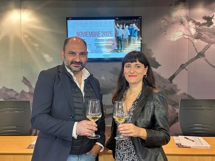 Fernando Torres, presidente de la Ruta del Vino Somontano, y Clara Bosch, gerente de la entidad
