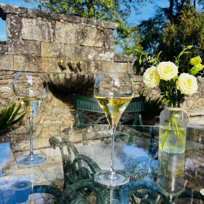 El Camelio renueva su carta con vinos de las cinco denominaciones gallegas y variedades autóctonas
