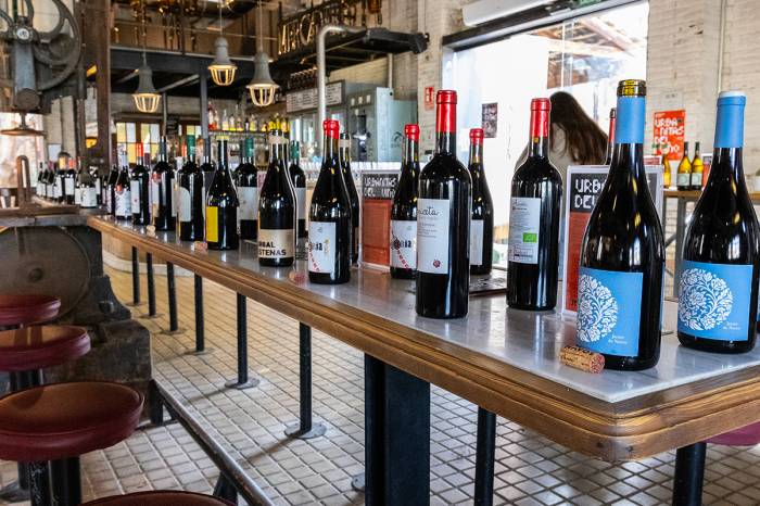 Más de 100 profesionales del vino se reúnen en València para impulsar la DO Utiel-Requena