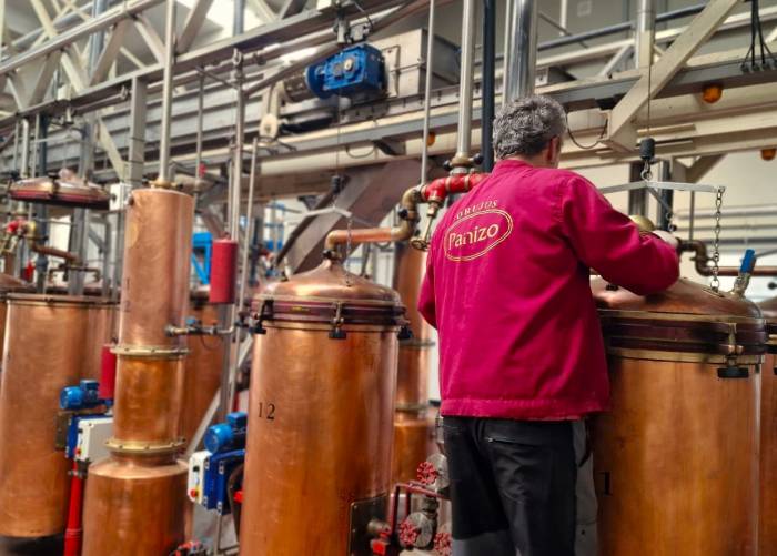 Orujos Panizo destilará más de dos millones de kilos de orujo para obtener 225.000 litros de aguardiente