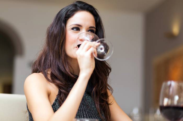 Sulfites in Wine Linked to Drop in Beneficial Gut Bacteria, Spanish Study Finds