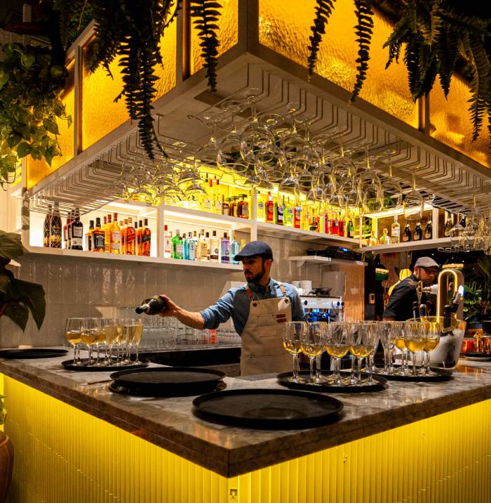 V Modern Italian celebra Halloween en Madrid con el cóctel Diavolo Rosso y tapa de cortesía