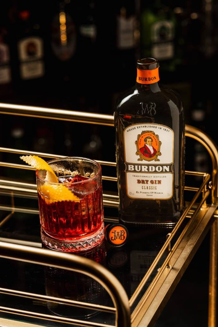 Burdon Classic Dry Gin regresa al mercado español con su receta original y una botella renovada