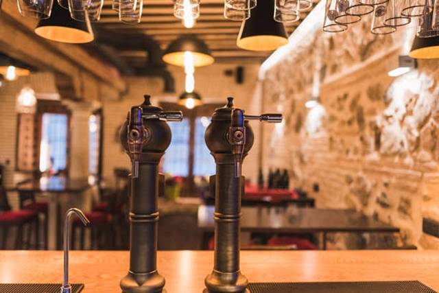 La ley contra el alcohol en menores pone en riesgo hasta 1.680 millones en ventas y 10.000 empleos hosteleros