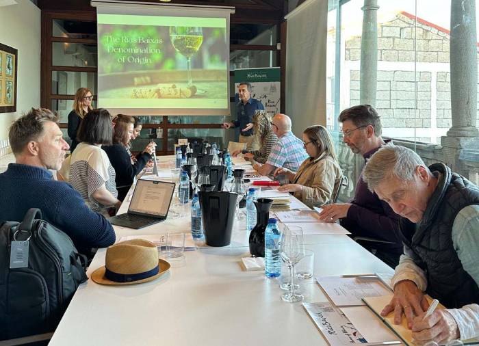 Prescriptores de Canadá y Estados Unidos exploran los vinos de Rías Baixas en una visita profesional