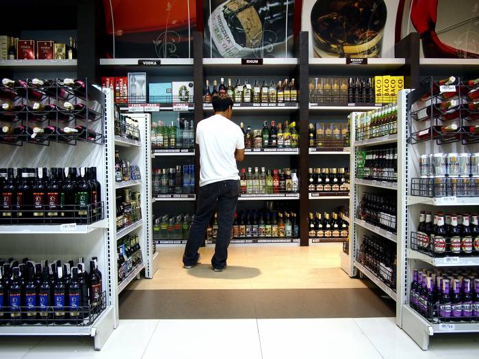 Americans Rethink Alcohol Purchases as Convenience Store Trends Shift