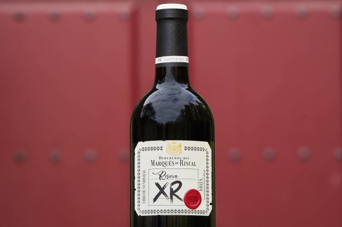 Marqués de Riscal lanza la añada 2021 de su vino XR en homenaje a la tradición bodeguera
