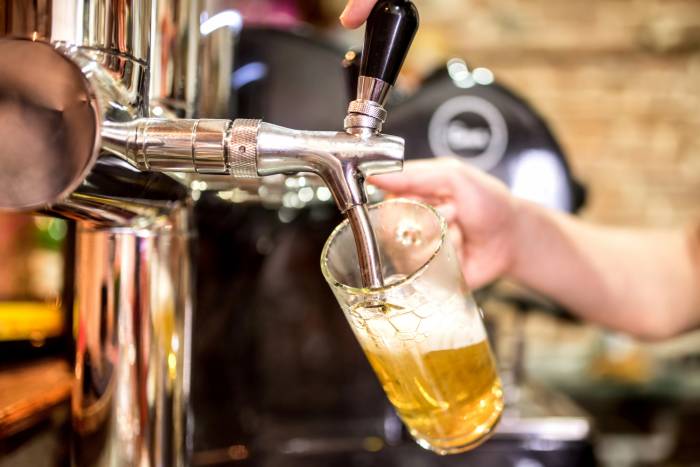 Draft Beer Gains Market Share in US Bars and Restaurants Amid Shifting Consumer Preferences