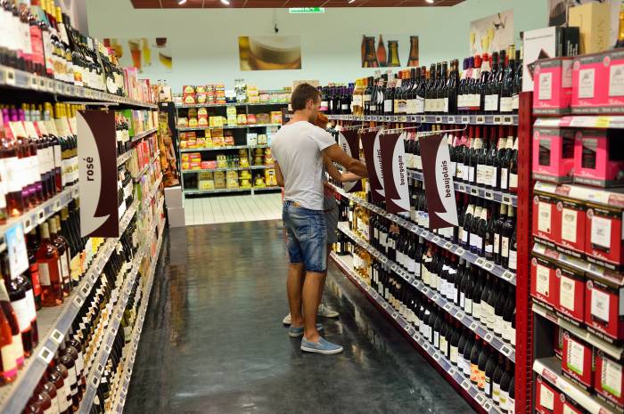 French Wine Traditions Shift as Younger Generations Redefine Consumption Habits