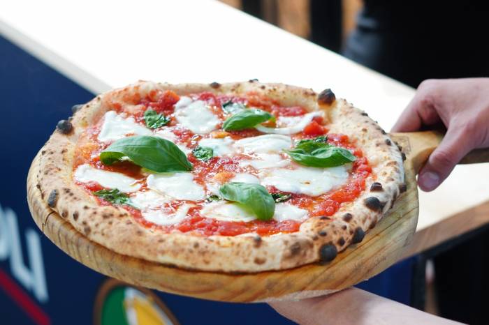 El campeonato Scuola Pizzaioli reúne a maestros de la pizza de diez países en Buenos Aires