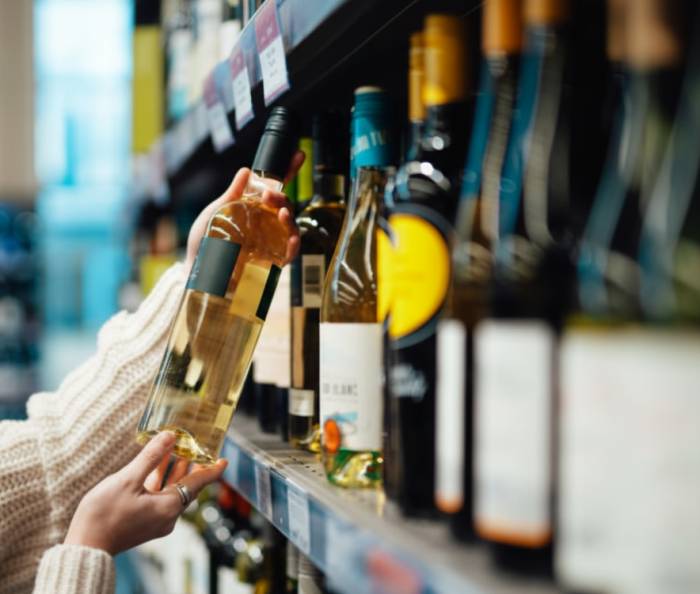 Americans Turn to Familiar Wines Amid Economic Uncertainty and Rising Costs