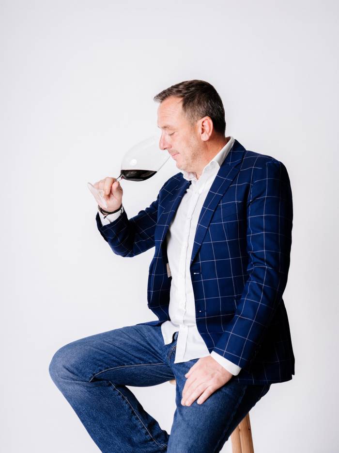 Pablo Teipro nominado a los Premios Yummy 2025 por su labor divulgativa sobre el vino en redes sociales