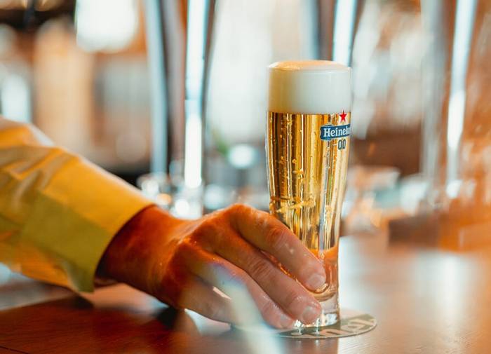 El consumo de cerveza sin alcohol crece en Europa y Heineken 0.0 amplía su presencia en bares y restaurantes