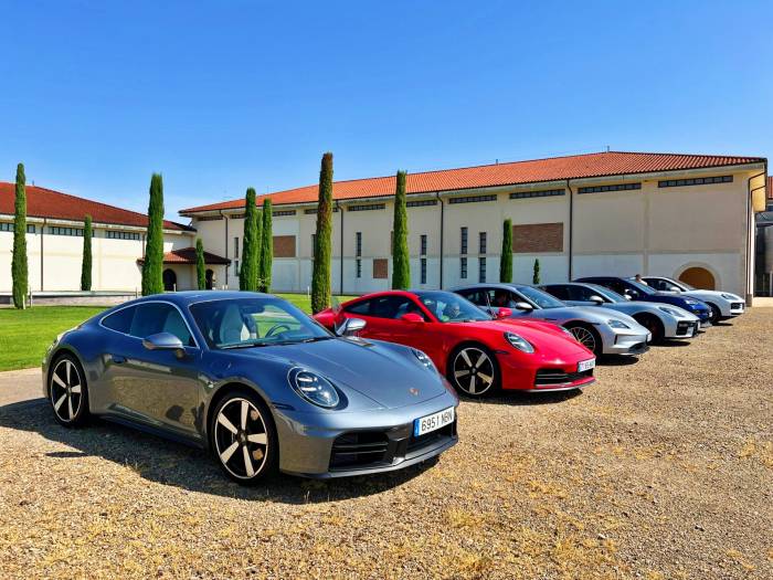 Porsche presenta su nueva gama de vehículos en la bodega Marqués del Atrio en La Rioja