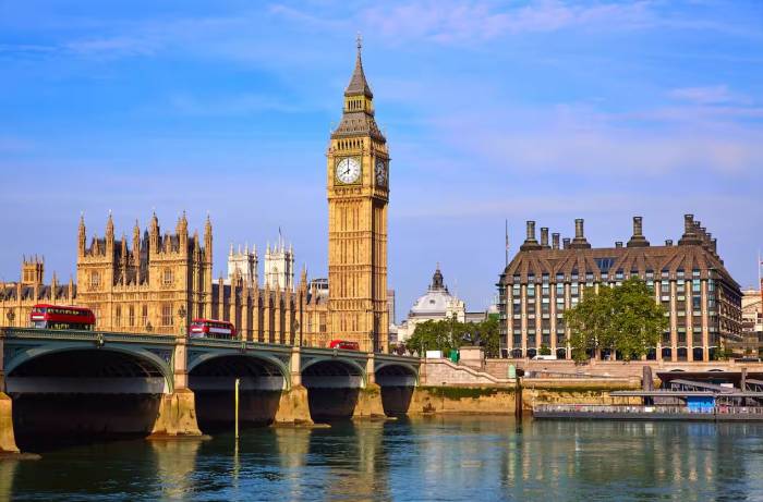 UK distillers warn of closures as spirits duty freeze urged ahead of budget