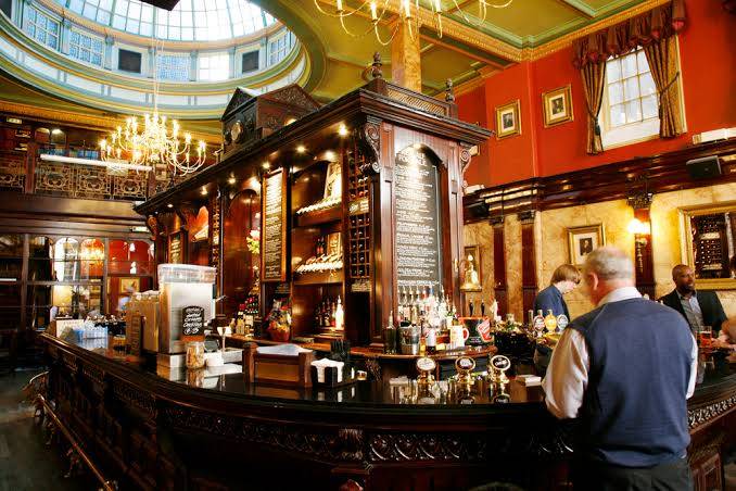 British pubs face unprecedented closures as economic pressures mount