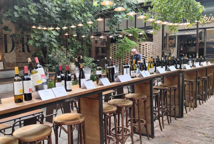Showroom en Gijón reúne a 22 bodegas de Monterrei para presentar sus vinos