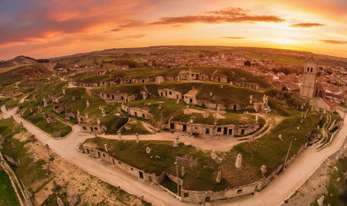 La Diputación de Palencia impulsa la mejora de los barrios de bodegas en Astudillo y Baltanás
