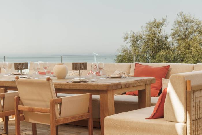 El restaurante Eva Estepona celebra una velada dedicada al atún rojo y la almadraba en la Playa del Cristo