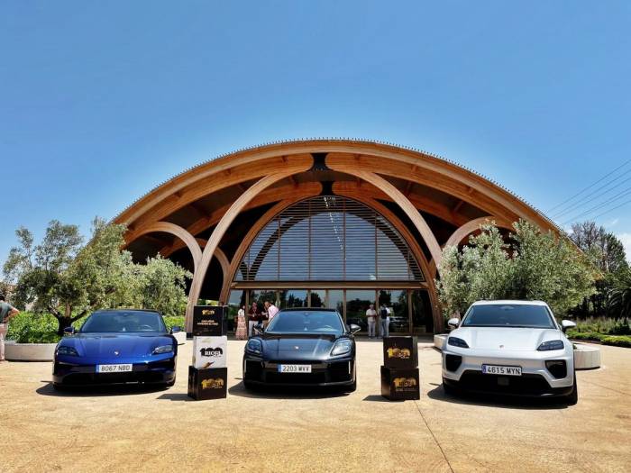 Rioja y Porsche celebran una alianza que une vino y motor en el centenario de la denominación