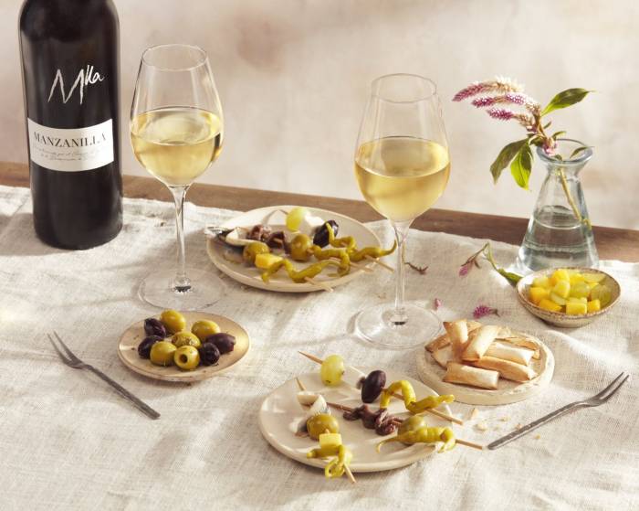 La gilda y la Manzanilla refuerzan su alianza como aperitivo en el tapeo español