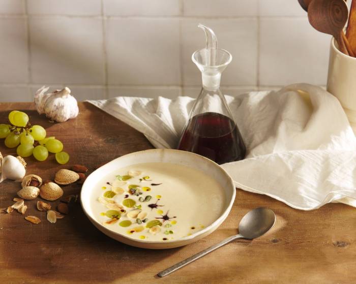 El ajoblanco andaluz mantiene su protagonismo en otoño con un toque de vinagre de Jerez al Moscatel
