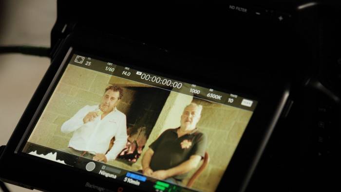 La historia de Bodegas Marqués de Vizhoja llega a la televisión en “Foto de familia”