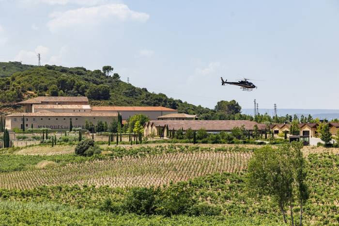 Marqués de Murrieta lanza una experiencia de enoturismo de lujo con traslados en helicóptero o avión privado