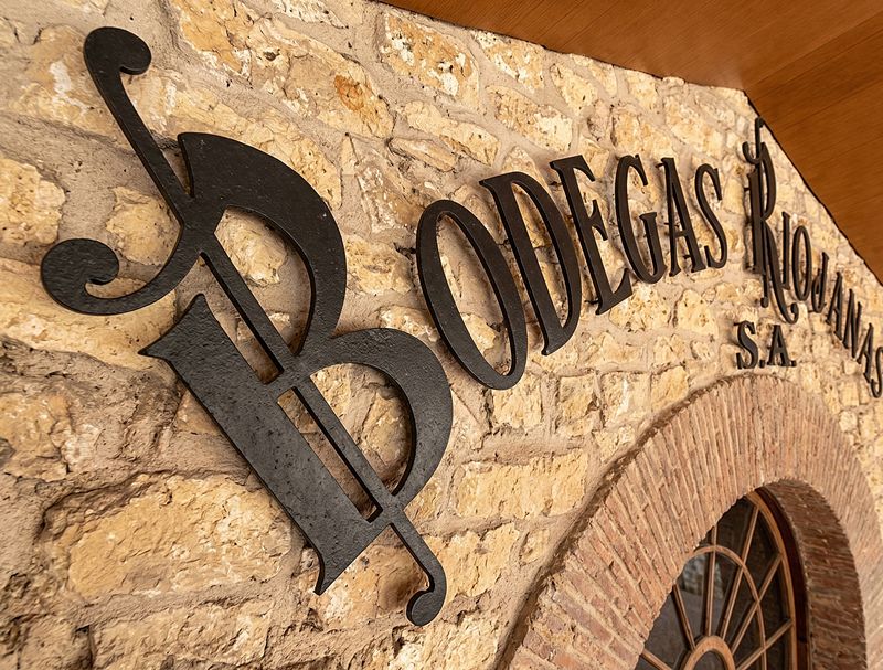 Entrada de Bodegas Riojanas