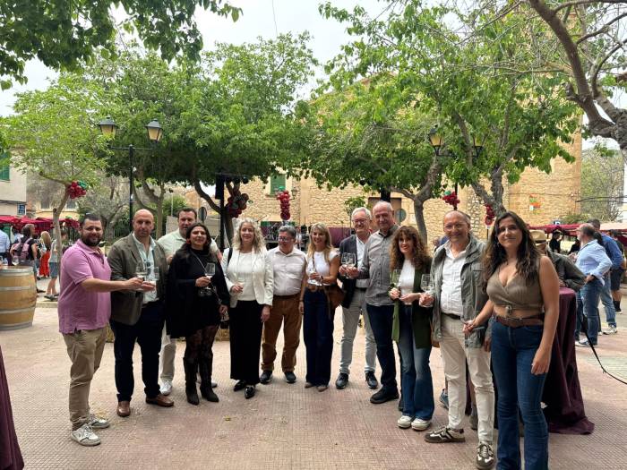 Más de 3.000 personas celebran el inicio del Raïm Wine Fest en s’Arracó
