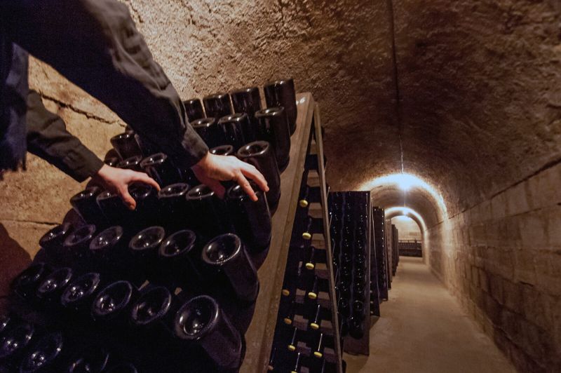 U.S. and Italy Drive Champagne Shipments Lower