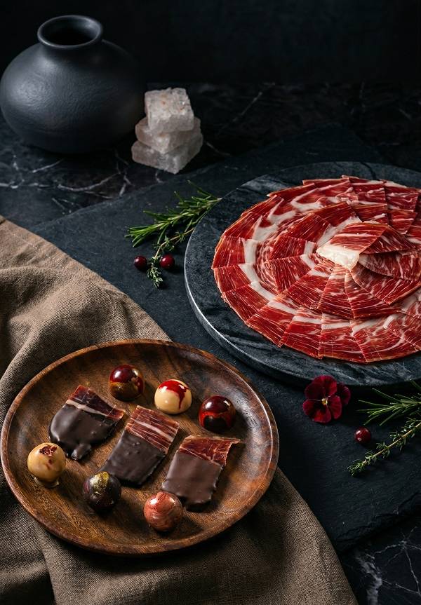 Monte Nevado une jamón de larga curación y chocolate de autor
