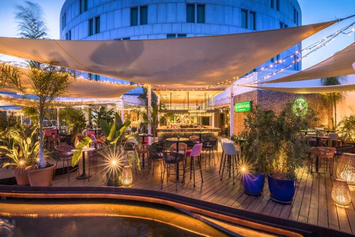 Barceló Sevilla Renacimiento propone primavera, arte y brasa junto al Guadalquivir