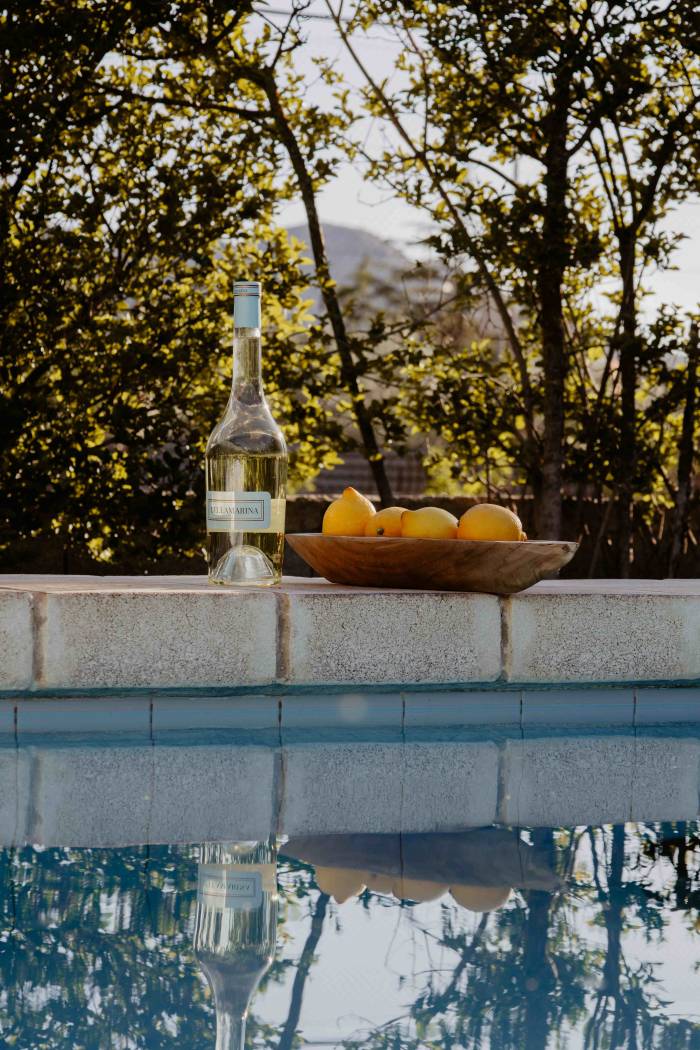 Coviñas lanza Bellamarina con dos vinos ligeros de perfil mediterráneo